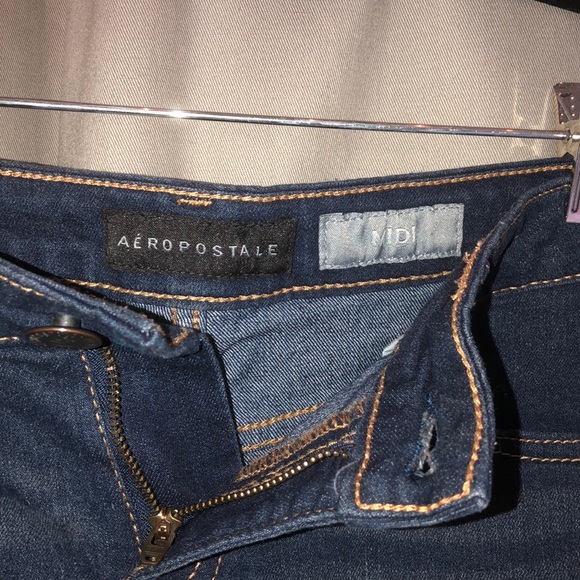Barely worn Aeropostale “Midi” jean shorts - Picture 2 of 3